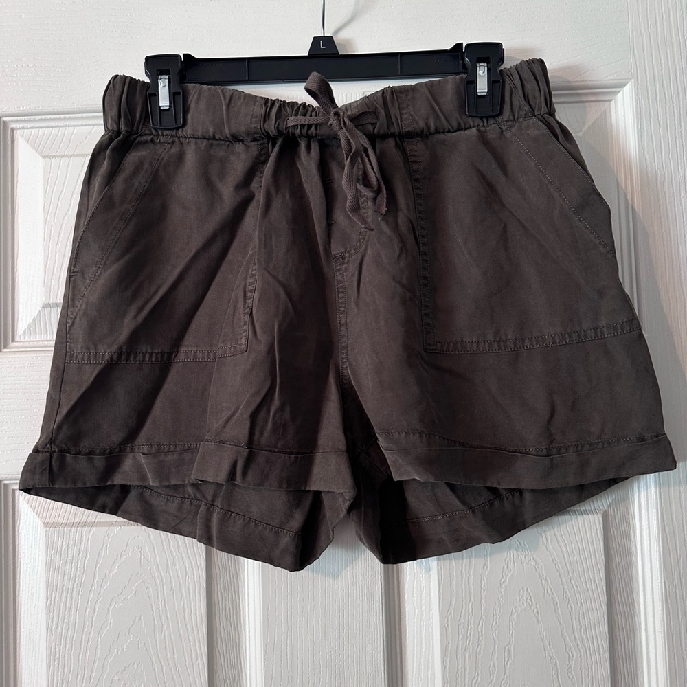 Velvet heart Army green tencel short